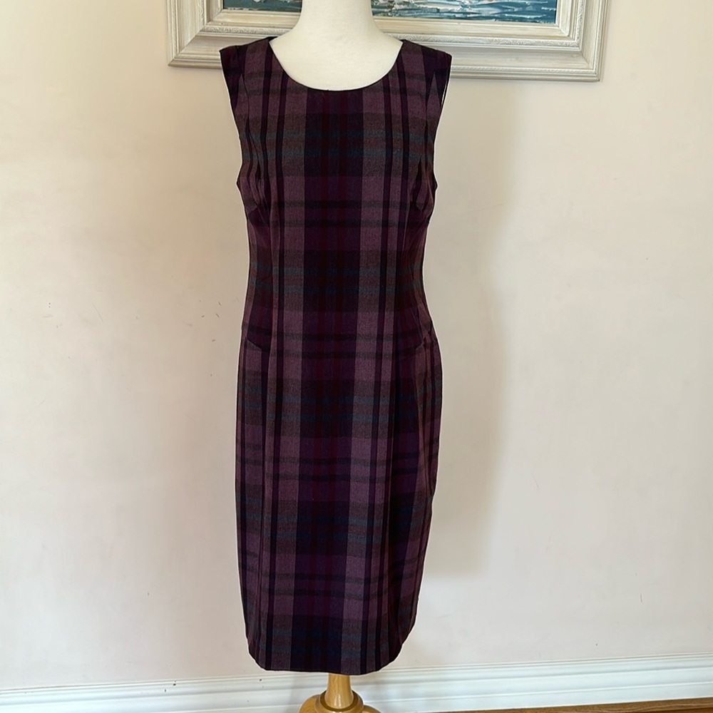 Pippa lined sleeves dress.